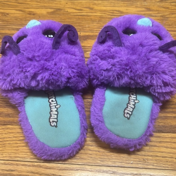 🦄$3 add on item🦄OR❤️5/$25❤️ HATCHIMALS | purple slip-on slippers girls sz 13-1 - Picture 4 of 6